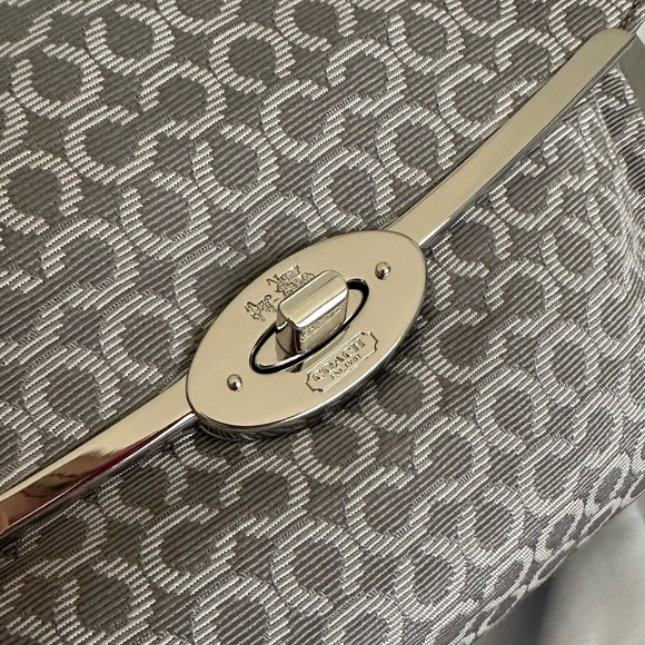 COACH 25215 Madison Satchel D1394-25215 Pre-Owned EUC - Picture 3 of 9